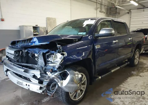 2014 Toyota Tundra 1794 5.7L V8 z USA, uszkodzony, nr VIN 5TFAY5F16EX340441